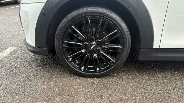 MINI Hatchback 1.5 Cooper Exclusive Premium 3dr Auto Petrol Hatchback